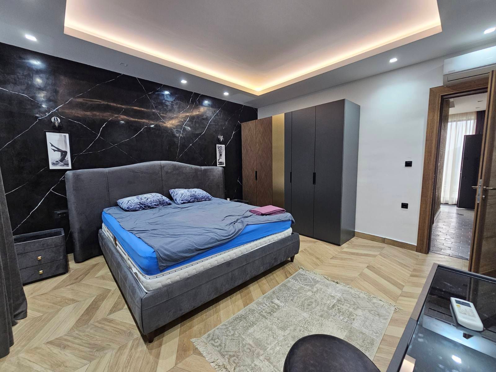 amforaproperty.com/Luksuzan Penthouse od 100m² + Prostrana Krovna Terasa sa Panoramskim Pogledom na More i Đakuzi Kadom – Budva