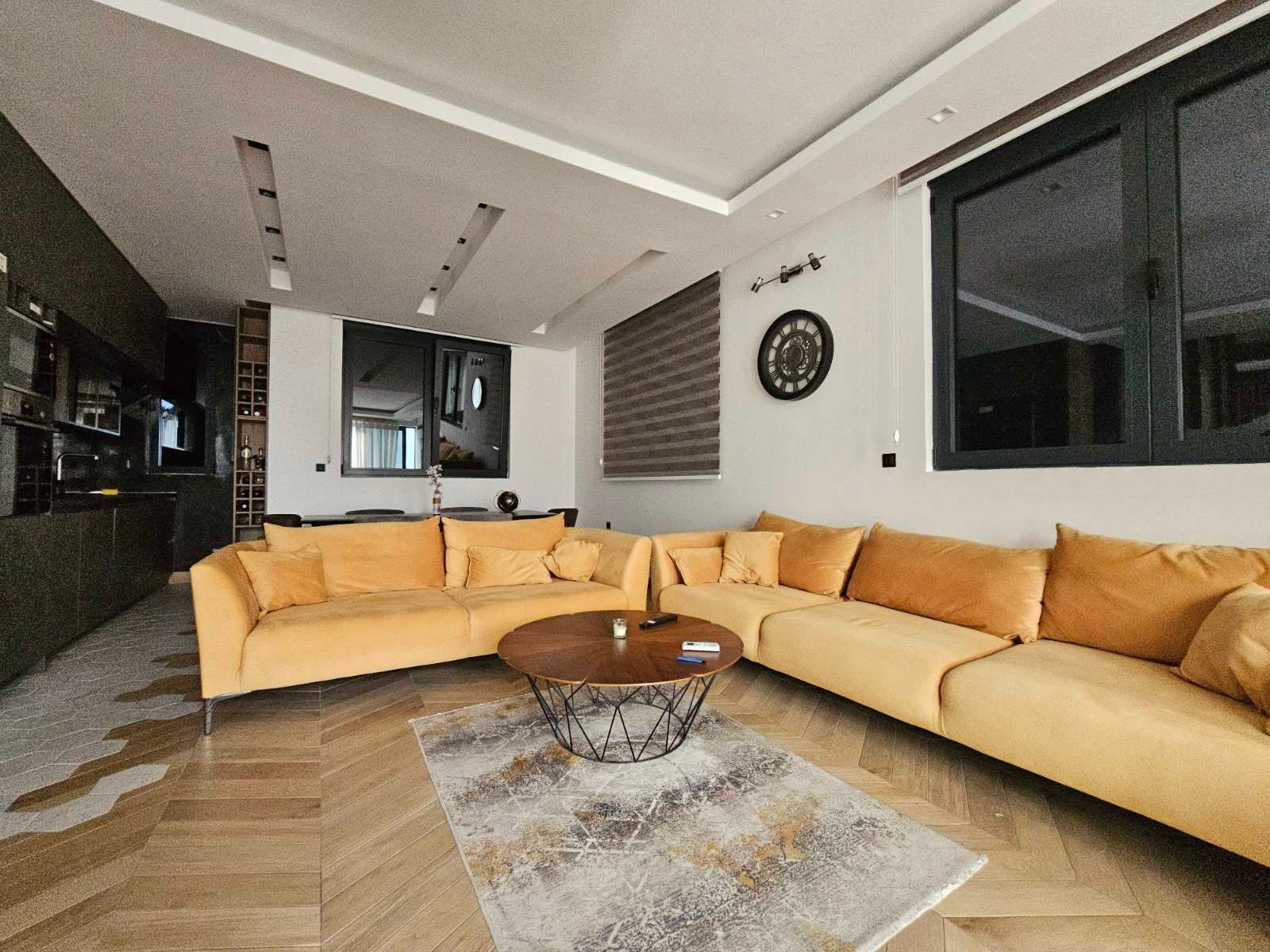 amforaproperty.com/Luksuzan Penthouse od 100m² + Prostrana Krovna Terasa sa Panoramskim Pogledom na More i Đakuzi Kadom – Budva