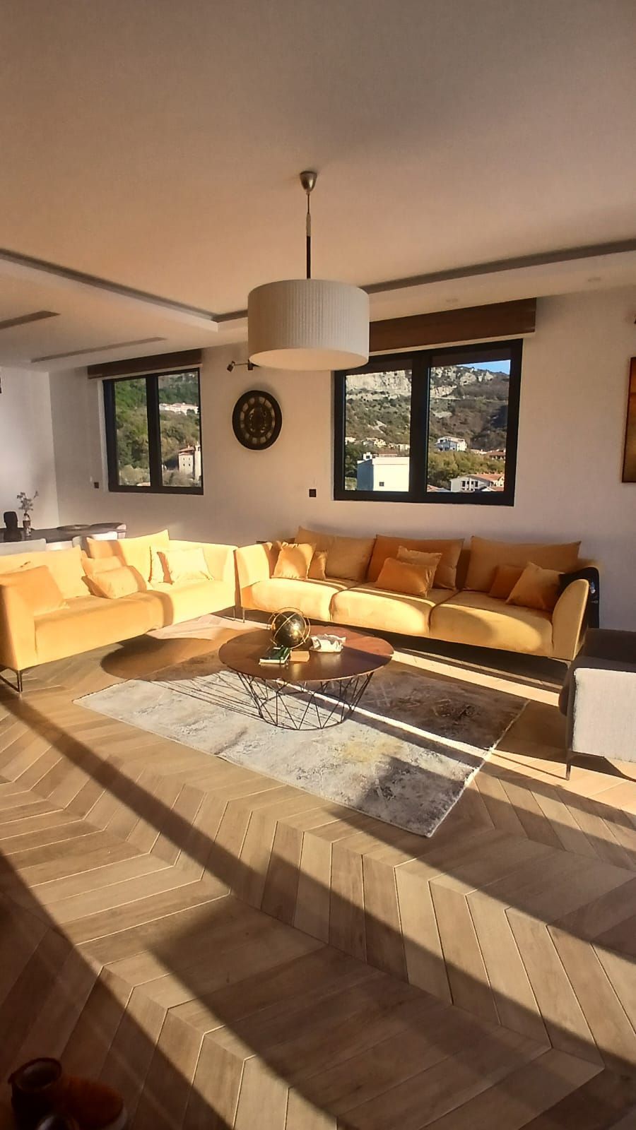 amforaproperty.com/Luksuzan Penthouse od 100m² + Prostrana Krovna Terasa sa Panoramskim Pogledom na More i Đakuzi Kadom – Budva