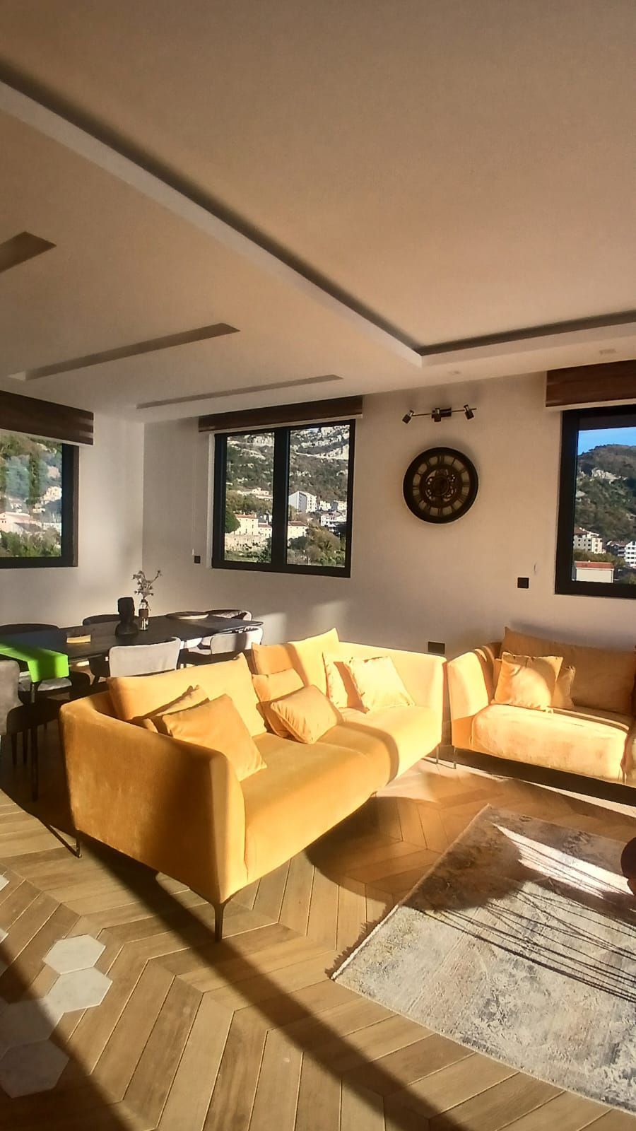 amforaproperty.com/Luksuzan Penthouse od 100m² + Prostrana Krovna Terasa sa Panoramskim Pogledom na More i Đakuzi Kadom – Budva