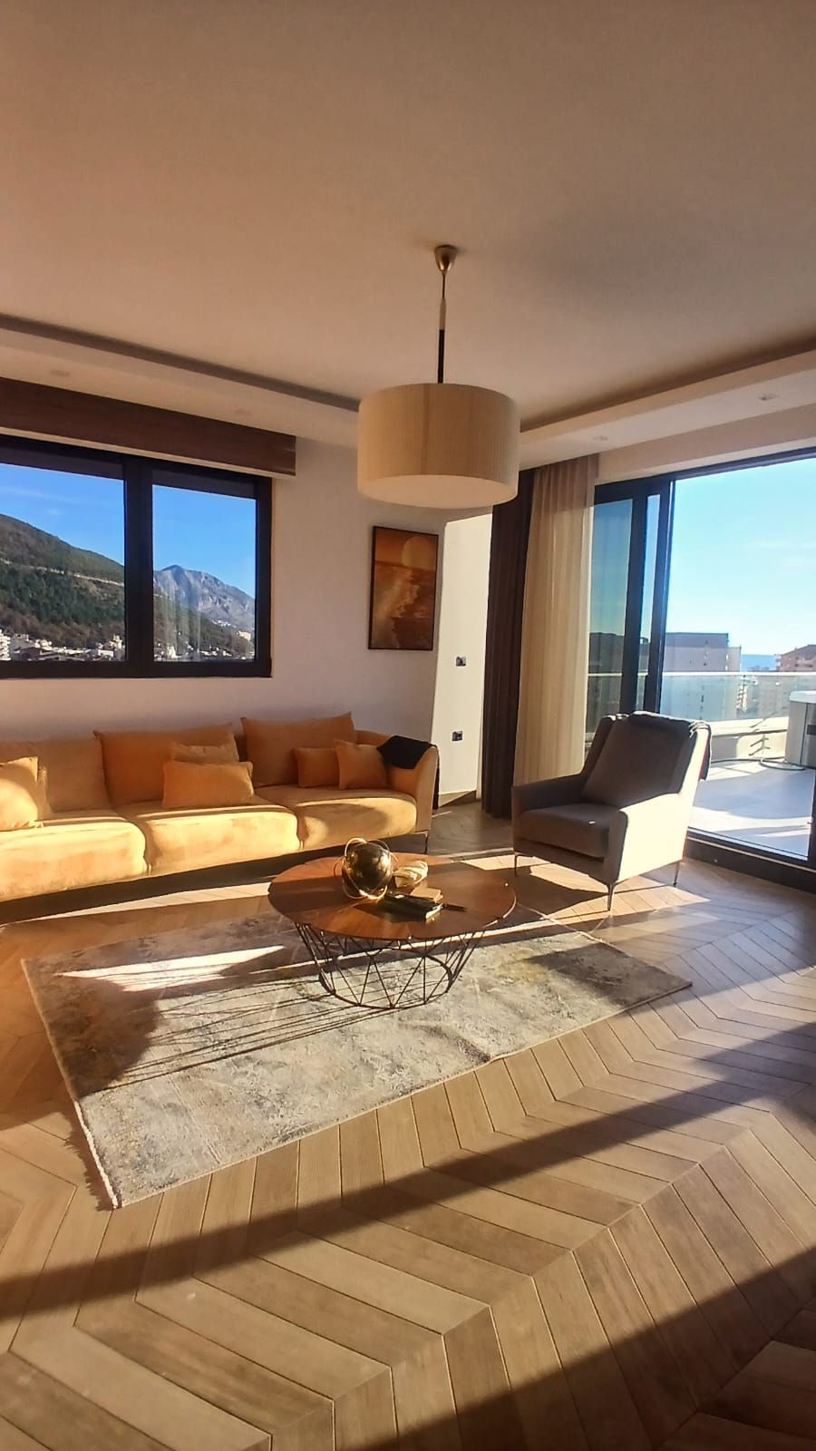 amforaproperty.com/Luksuzan Penthouse od 100m² + Prostrana Krovna Terasa sa Panoramskim Pogledom na More i Đakuzi Kadom – Budva