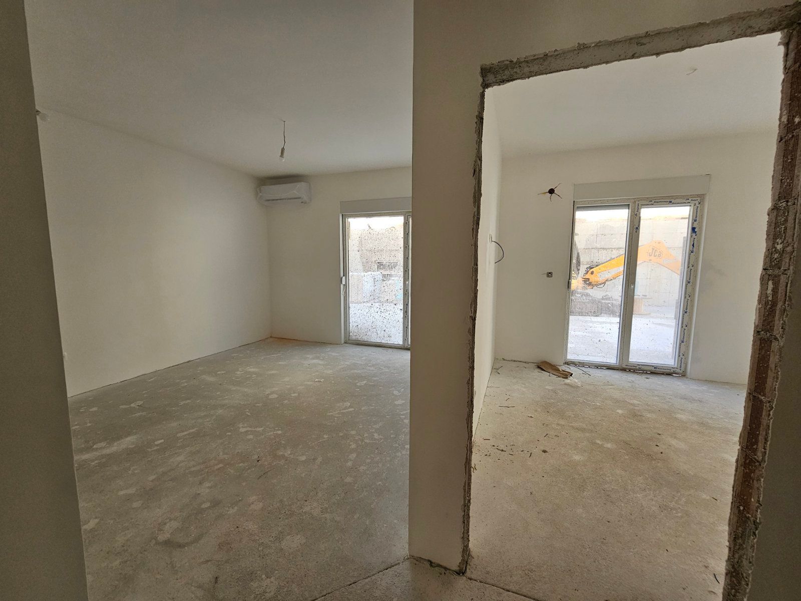 amforaproperty.com/Prodaja Jednosobnog Stana 43m² u Novoj Zgradi u Bečićima – Bez 3% Poreza!