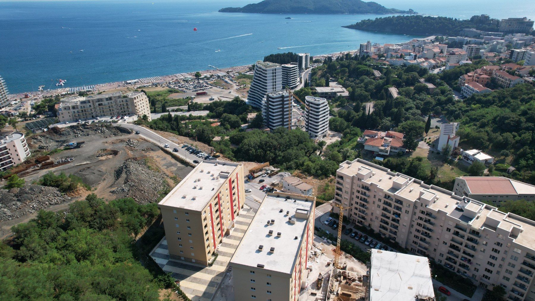 amforaproperty.com/Prodaja Jednosobnog Stana 43m² u Novoj Zgradi u Bečićima – Bez 3% Poreza!