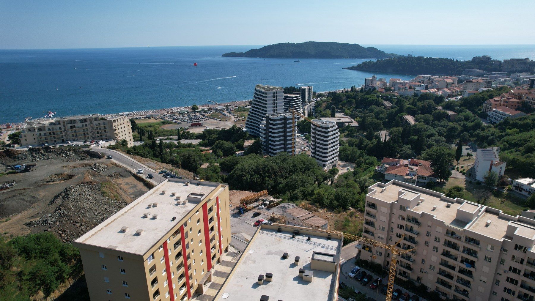 amforaproperty.com/Prodaja Jednosobnog Stana 43m² u Novoj Zgradi u Bečićima – Bez 3% Poreza!