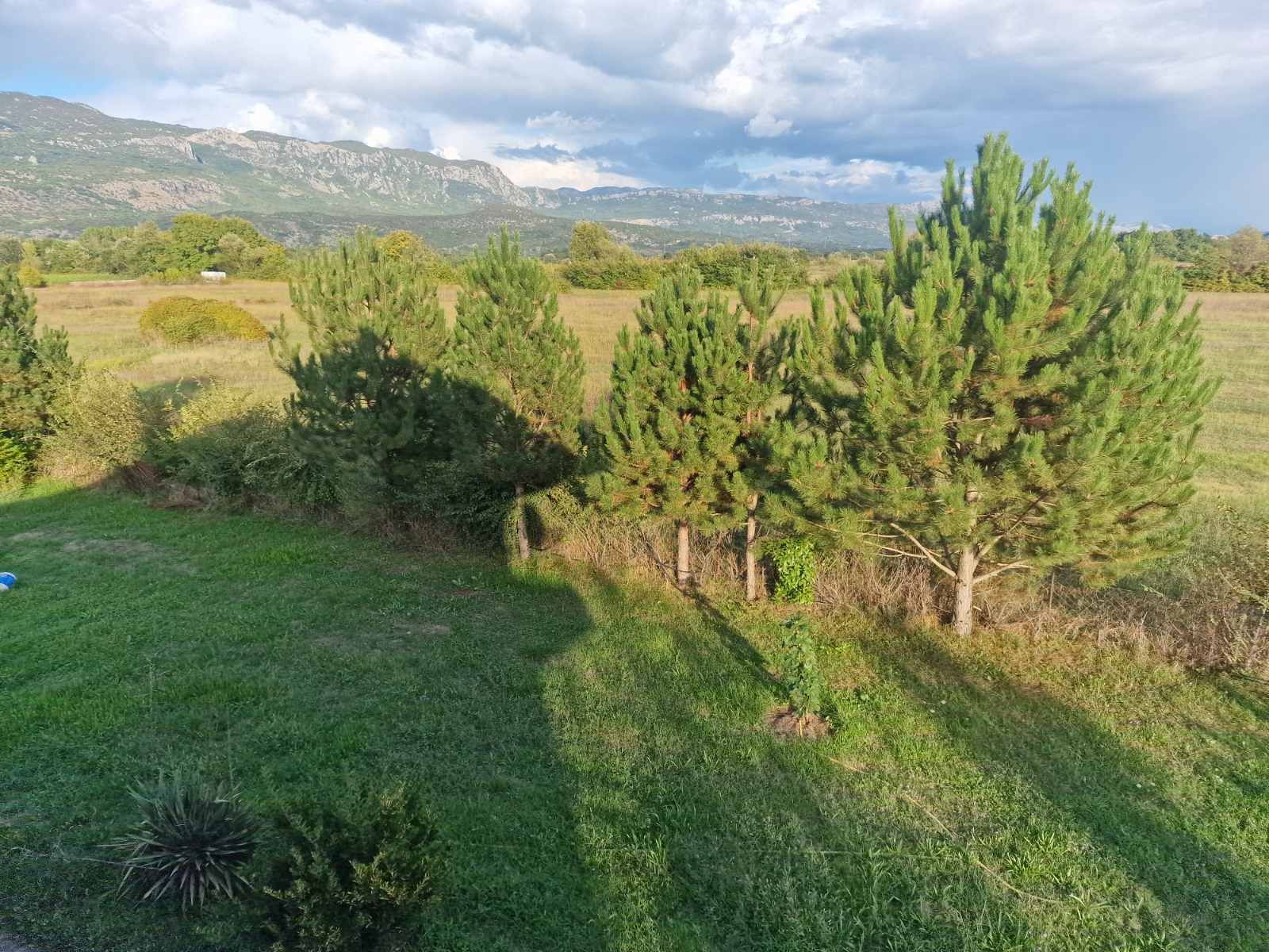 amforaproperty.com/Prostrana dvospratna kuća 240m² na placu od 3500m² u blizini Danilovgrada