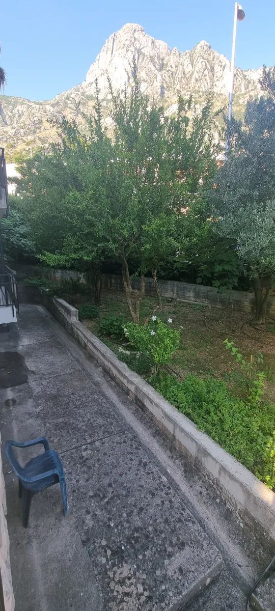 amforaproperty.com/Kotor-Dvosoban renoviran stan 83m2 u centru grada (na duzi period)