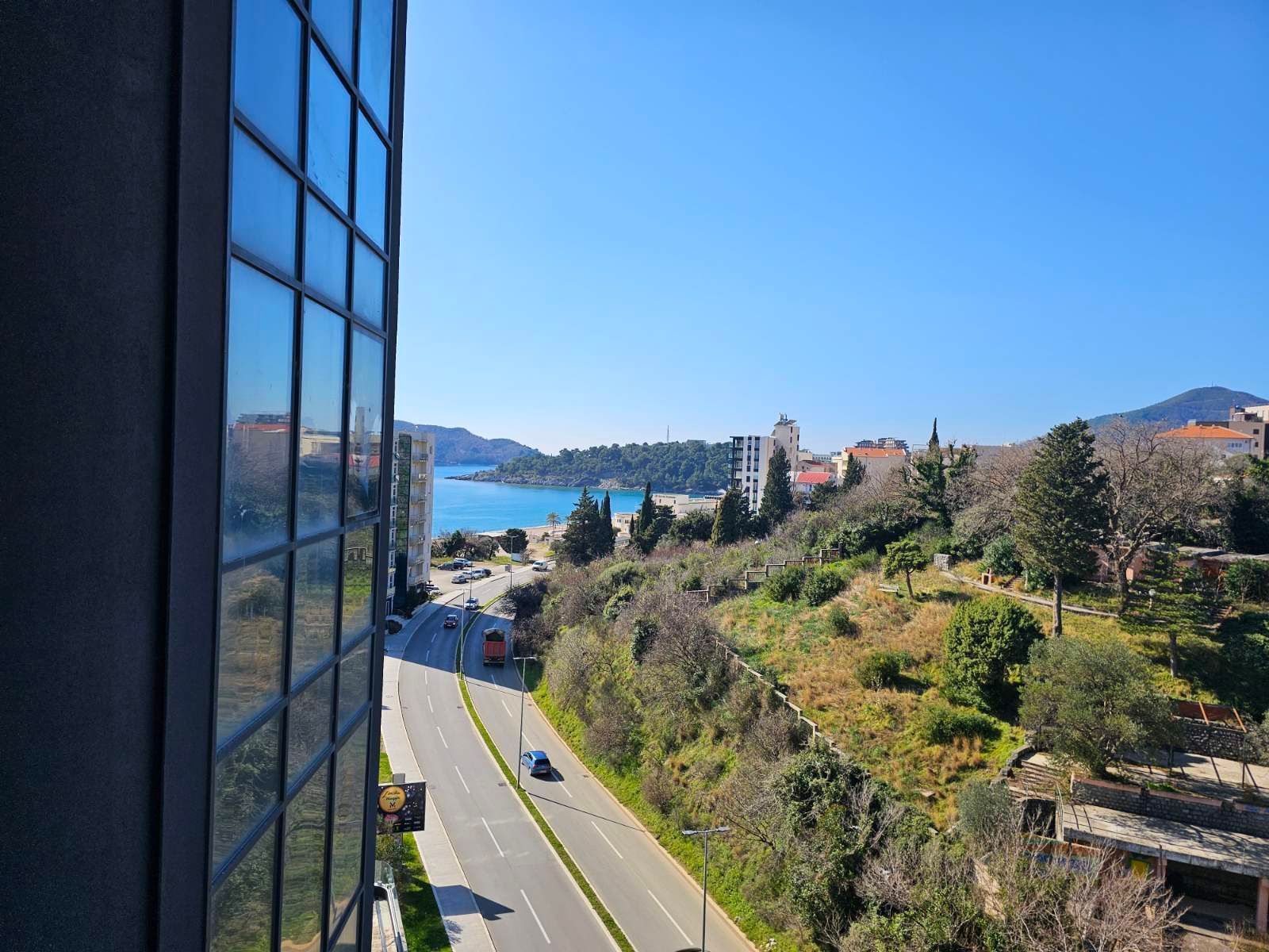 amforaproperty.com/Luksuzan jednosoban stan na prvoj liniji u Bečićima, Budva