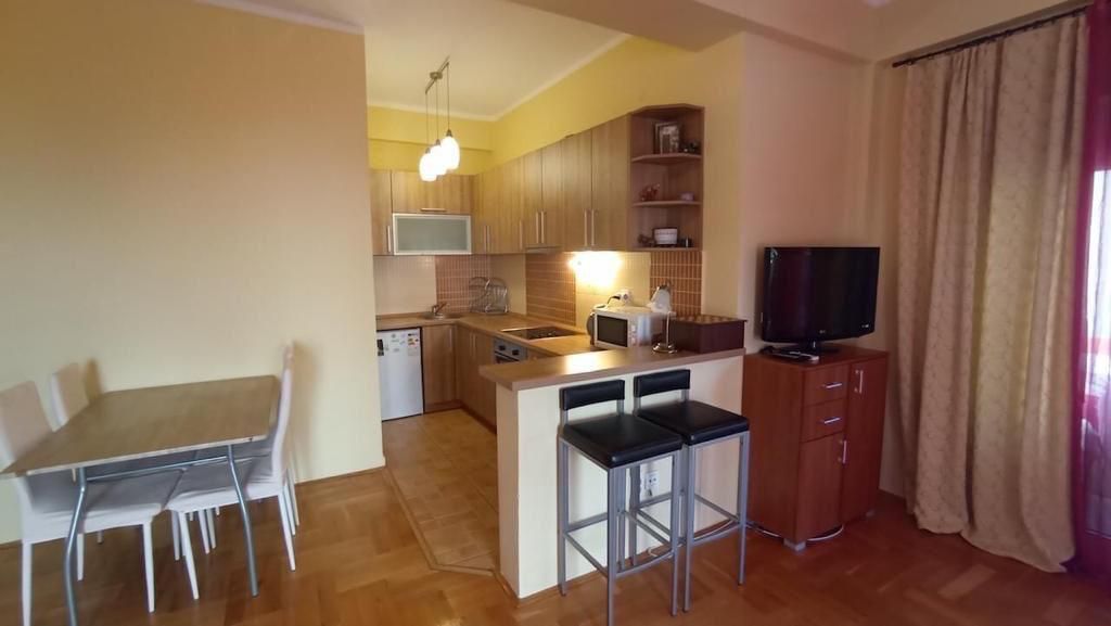 amforaproperty.com/Budva, Lazi - Dvosoban stan u zgradi sa bazenom (MOGUCNOST PLACANJA U RUSIJI)