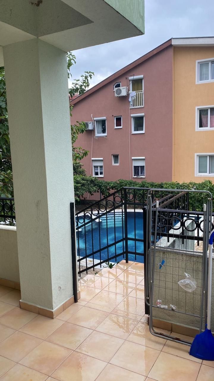 amforaproperty.com/Budva, Lazi - Dvosoban stan u zgradi sa bazenom (MOGUCNOST PLACANJA U RUSIJI)