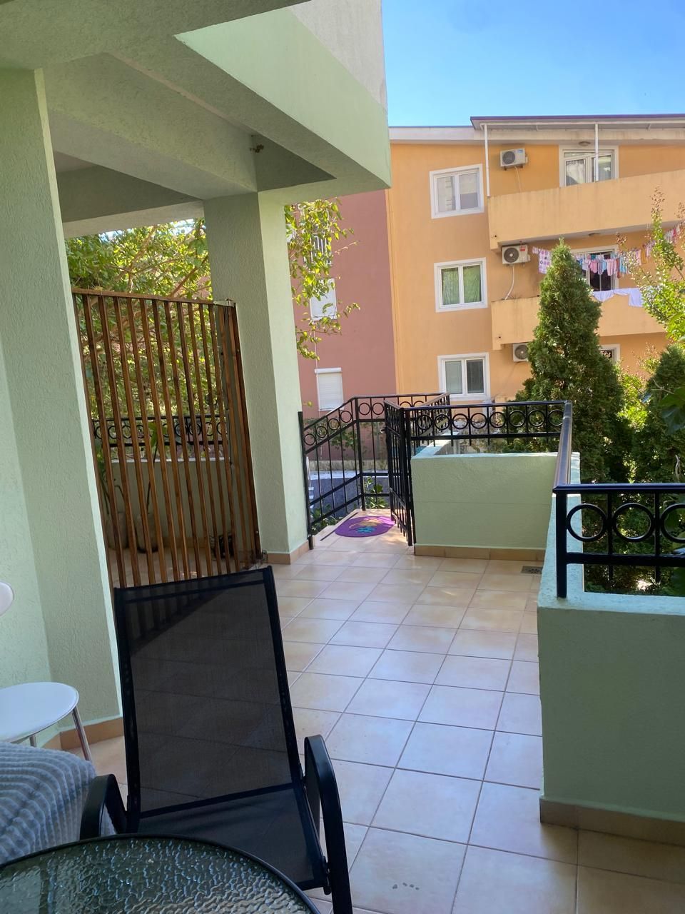 Budva, Lazi - Dvosoban stan u zgradi sa bazenom (MOGUCNOST PLACANJA U RUSIJI) - Amfora Real Estate