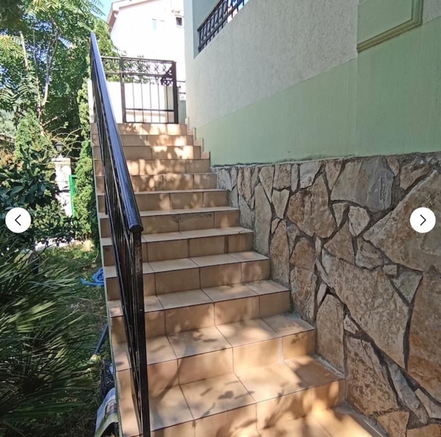 amforaproperty.com/Budva, Lazi - Dvosoban stan u zgradi sa bazenom (MOGUCNOST PLACANJA U RUSIJI)