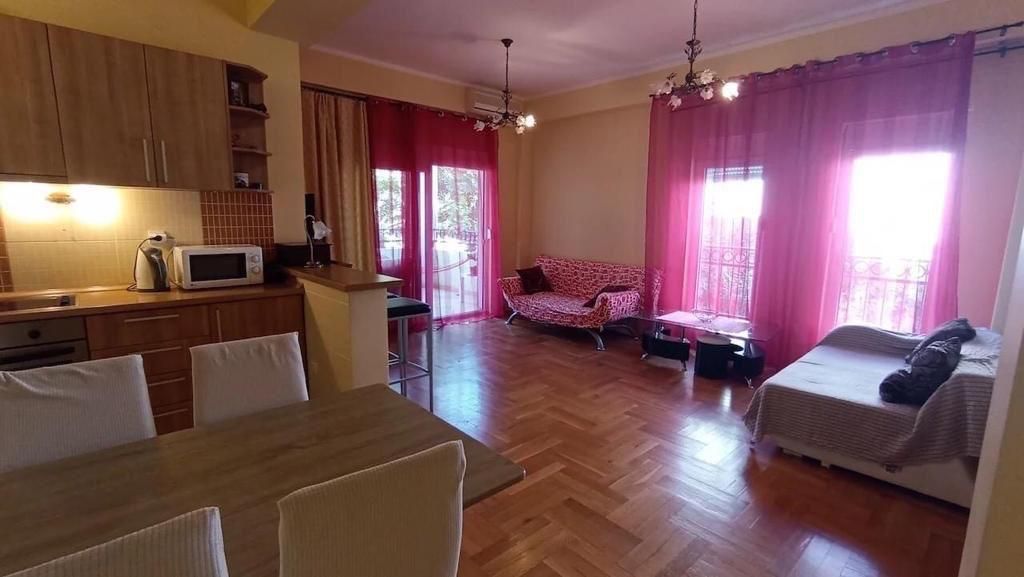 amforaproperty.com/Budva, Lazi - Dvosoban stan u zgradi sa bazenom (MOGUCNOST PLACANJA U RUSIJI)