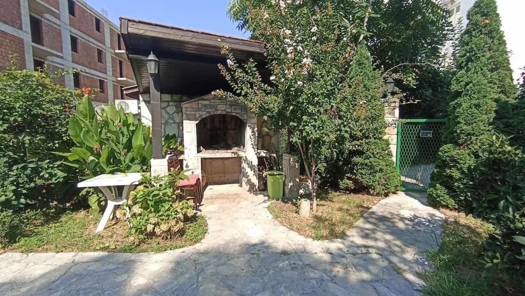 amforaproperty.com/Budva, Lazi - Dvosoban stan u zgradi sa bazenom (MOGUCNOST PLACANJA U RUSIJI)