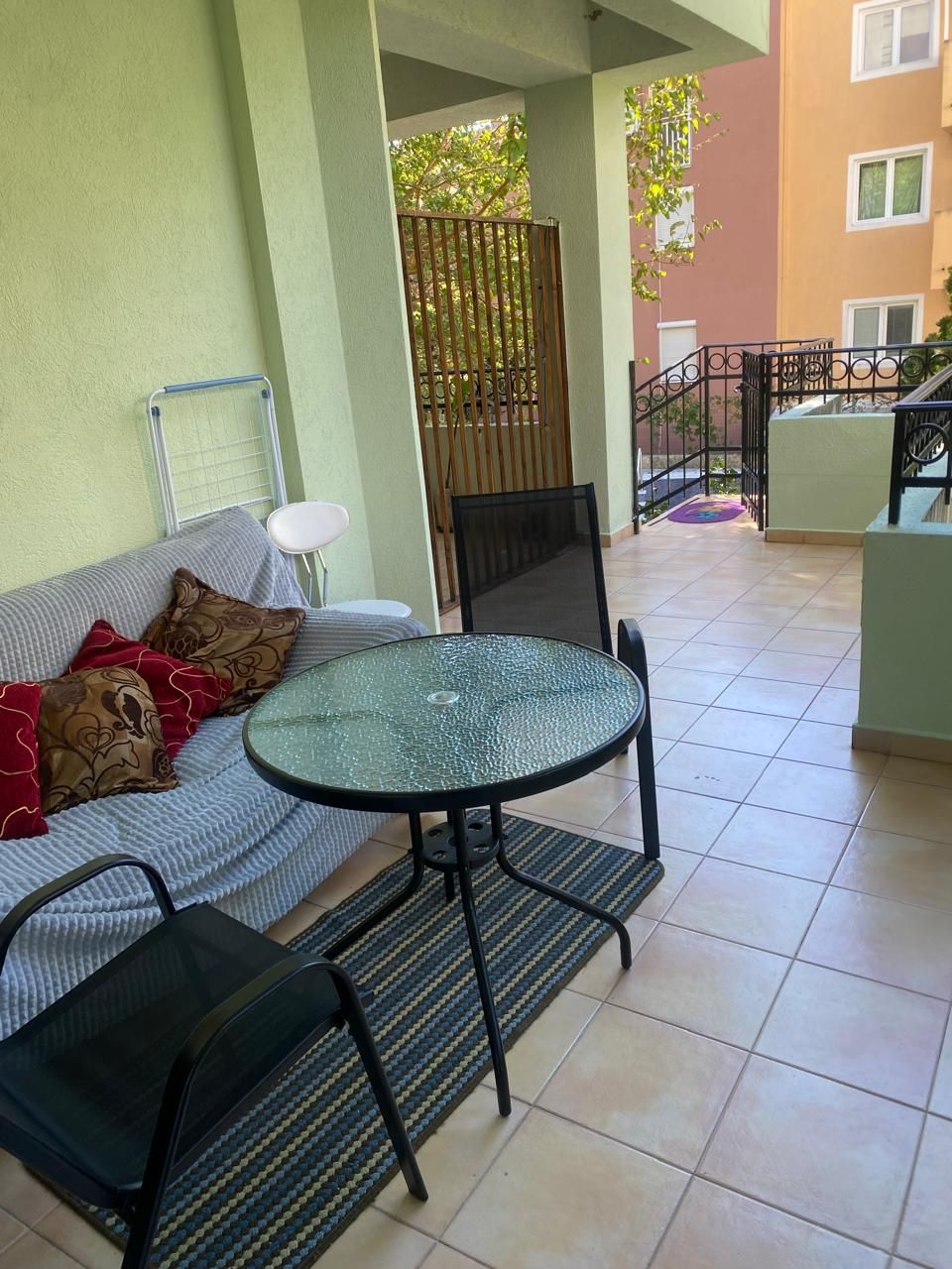 Budva, Lazi - Dvosoban stan u zgradi sa bazenom (MOGUCNOST PLACANJA U RUSIJI) - Amfora Real Estate