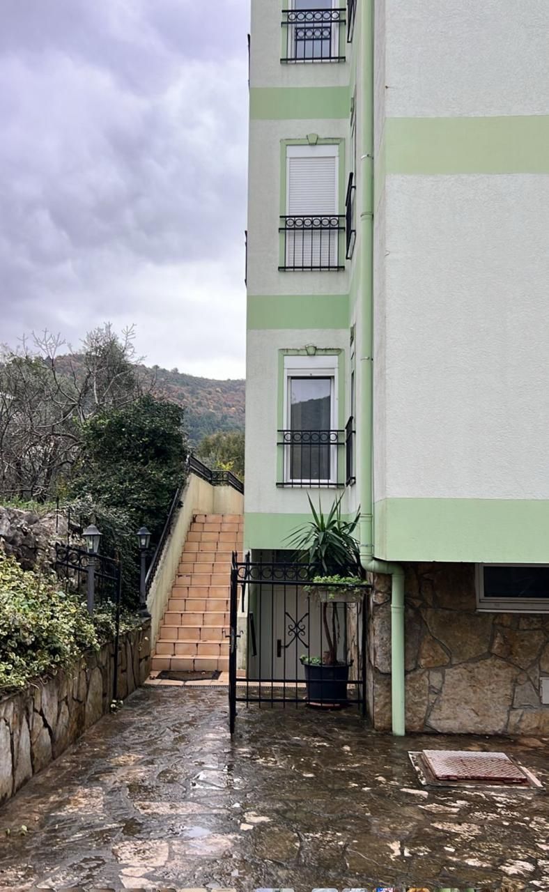 Budva, Lazi - Dvosoban stan u zgradi sa bazenom (MOGUCNOST PLACANJA U RUSIJI) - Amfora Real Estate
