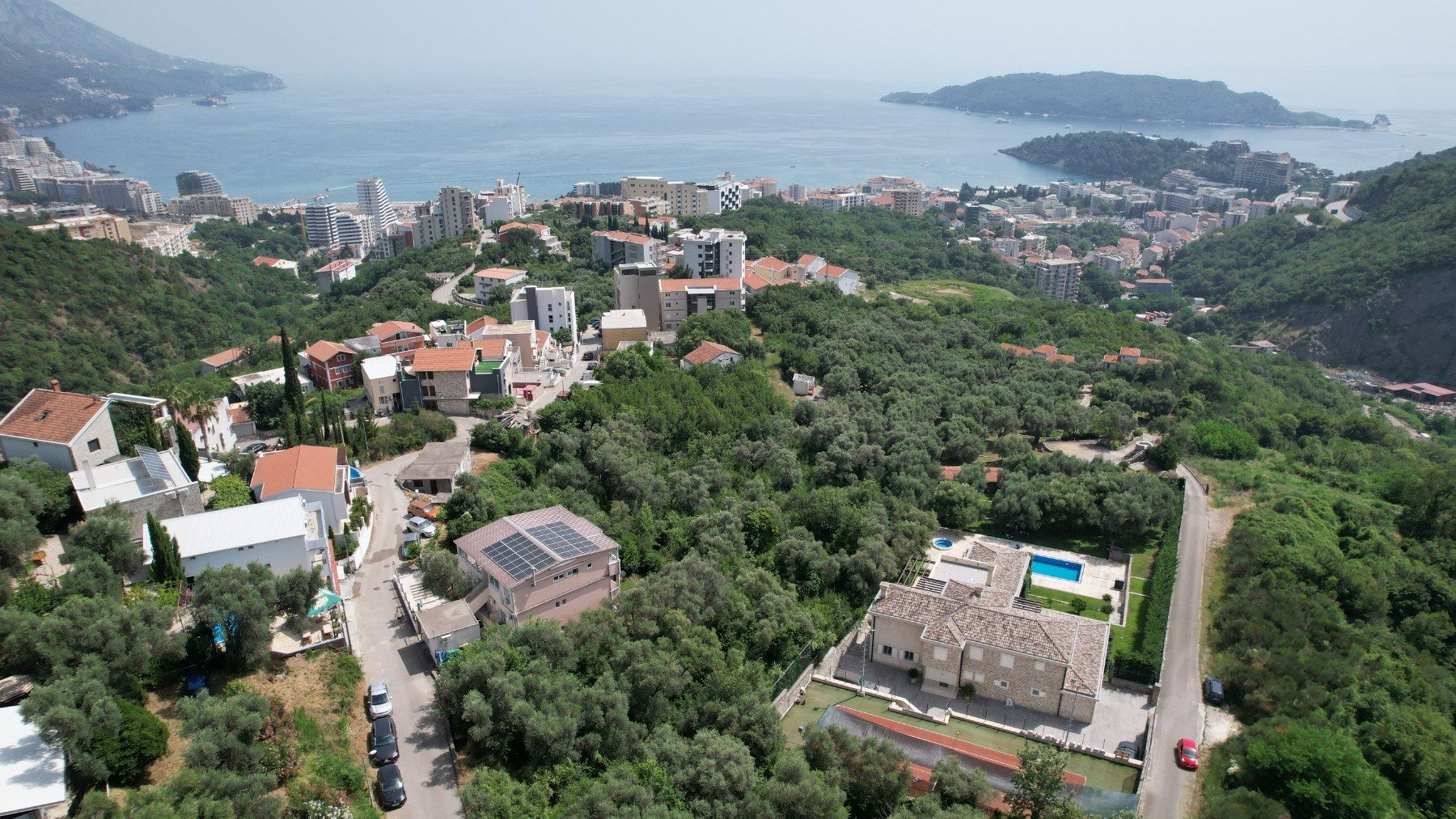 Plac 1597m2 sa Pogledom na More i Grad Bečići-Ivanovici - Amfora Real Estate