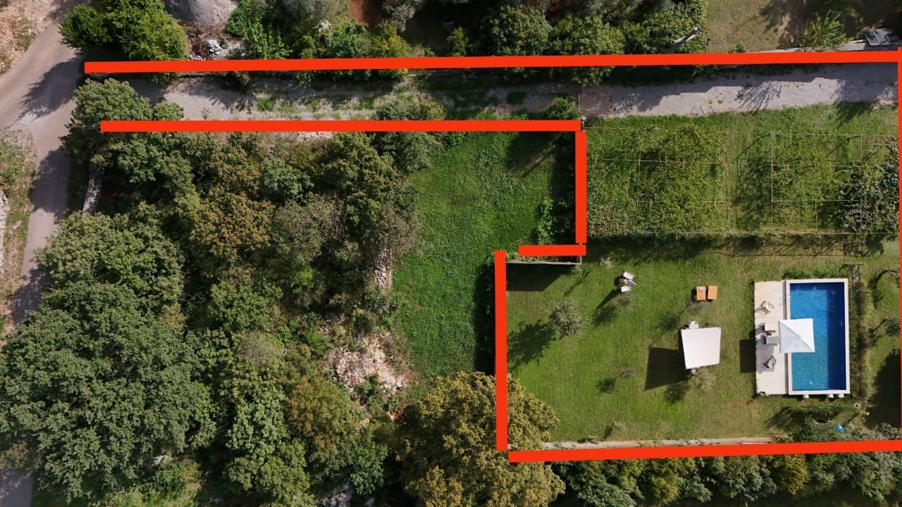 amforaproperty.com/Zemljište od 1300 m² sa bazenom na prodaju u Podgorici, Mareza