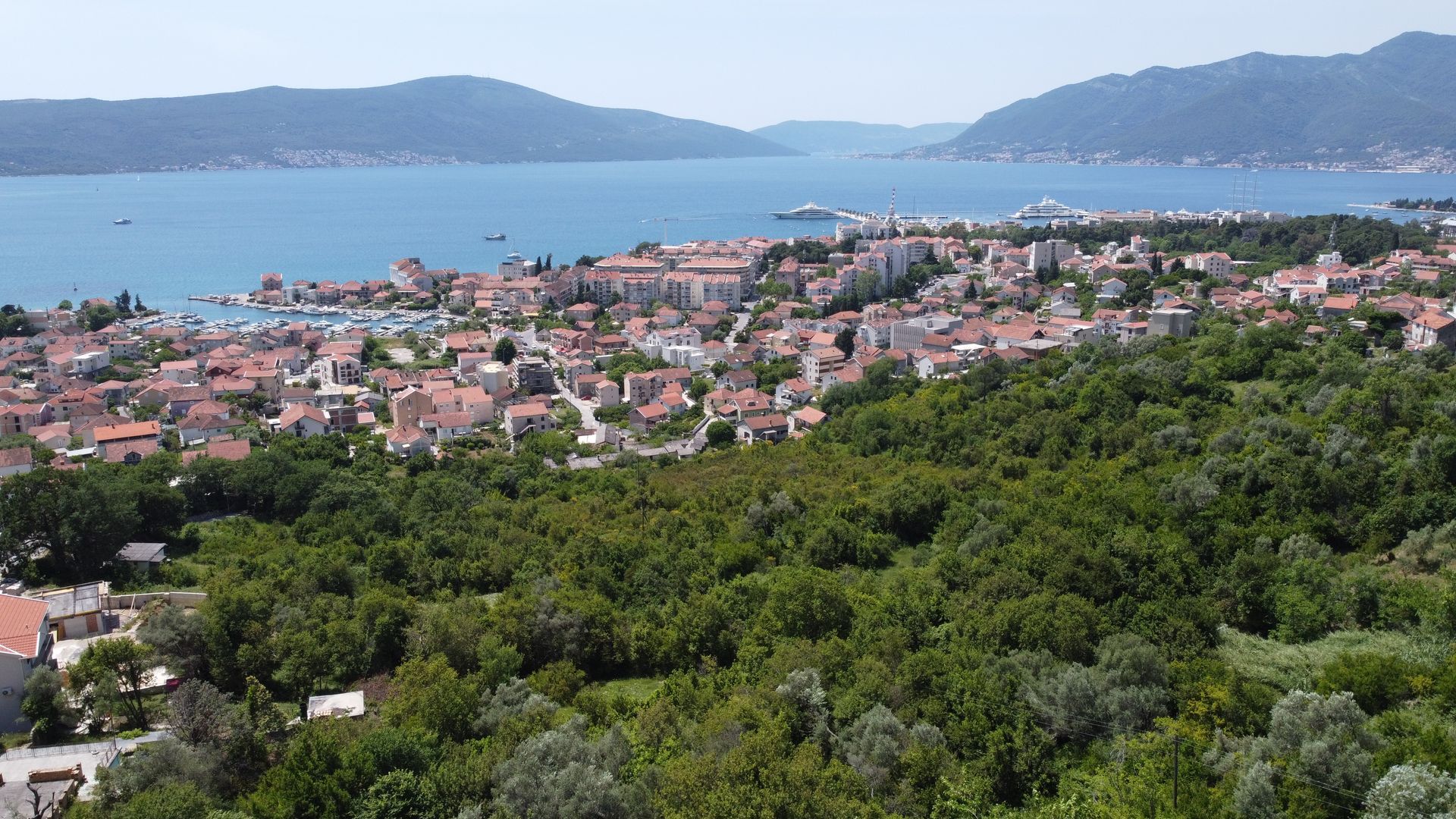 amforaproperty.com/Plac sa pogledom na more i projektom za izgradnju, 1430m², Tivat, Crna Gora