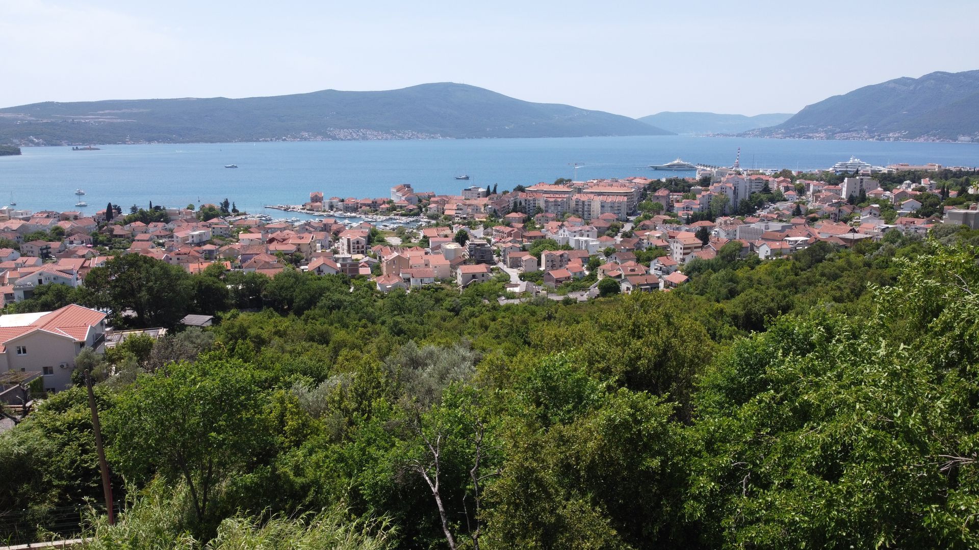 amforaproperty.com/Plac sa pogledom na more i projektom za izgradnju, 1430m², Tivat, Crna Gora