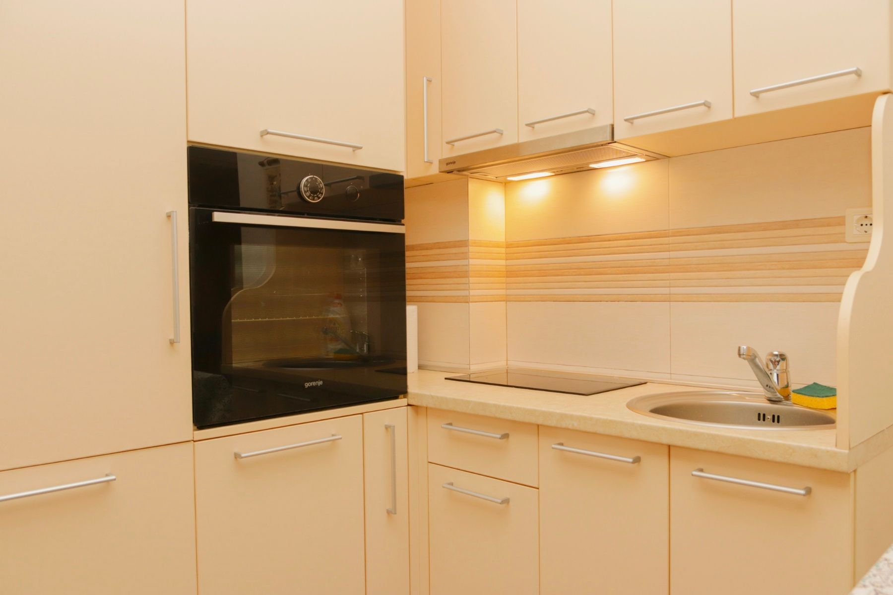 Dvosoban apartman sa garažnim mestom, 100 metara od mora - Gospostina, Budva (NA DUZI PERIOD) - Amfora Real Estate