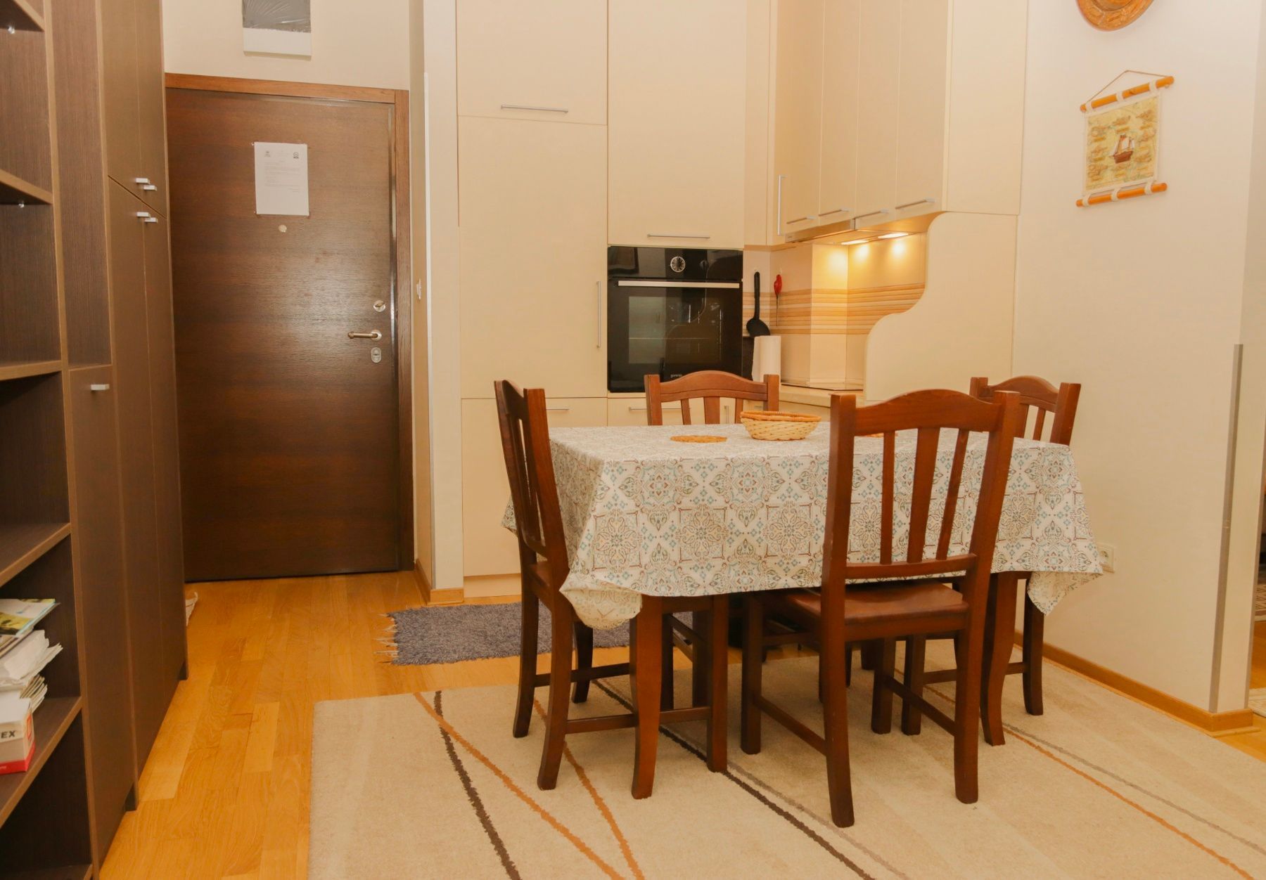 Dvosoban apartman sa garažnim mestom, 100 metara od mora - Gospostina, Budva (NA DUZI PERIOD) - Amfora Real Estate