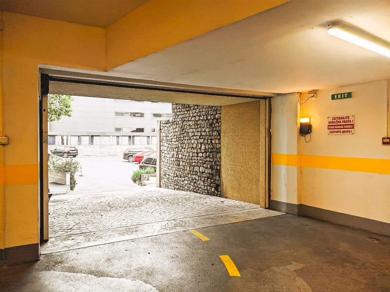 Dvosoban apartman sa garažnim mestom, 100 metara od mora - Gospostina, Budva (NA DUZI PERIOD) - Amfora Real Estate