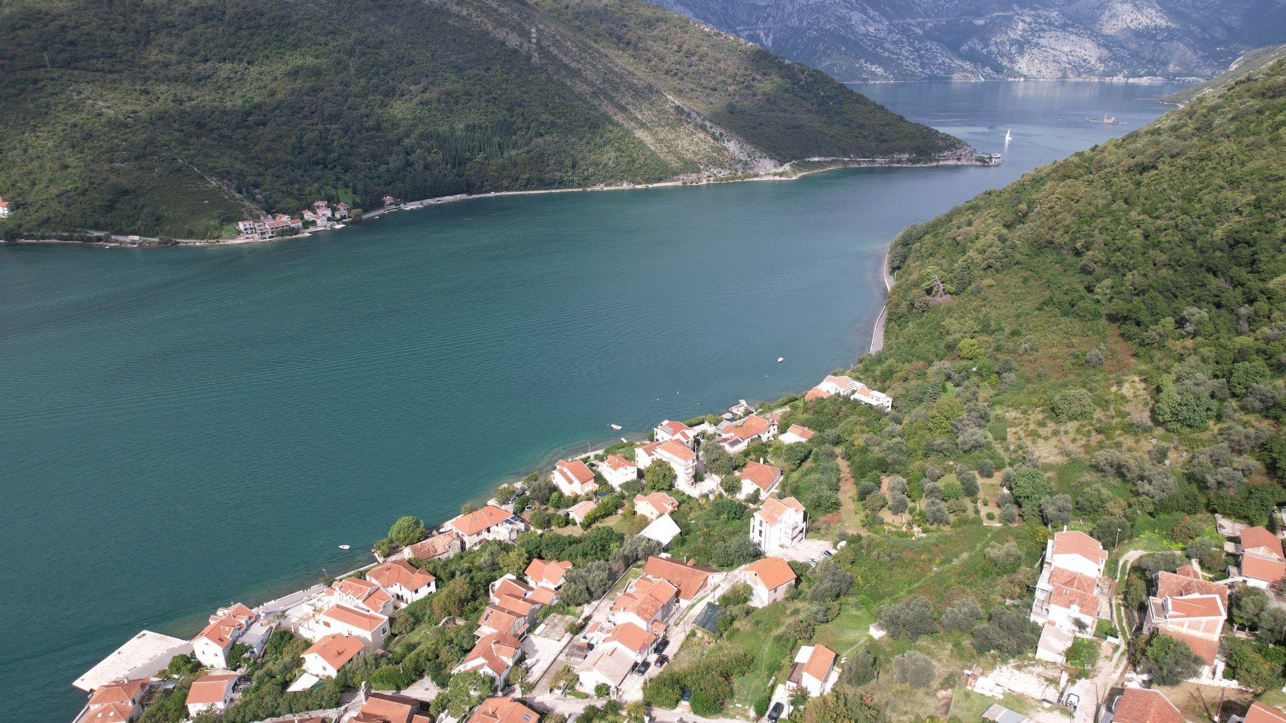 amforaproperty.com/Urbanizovan Plac 2145m² u Lepetanima, Tivat – 150m od Mora,Odlicna Investicija