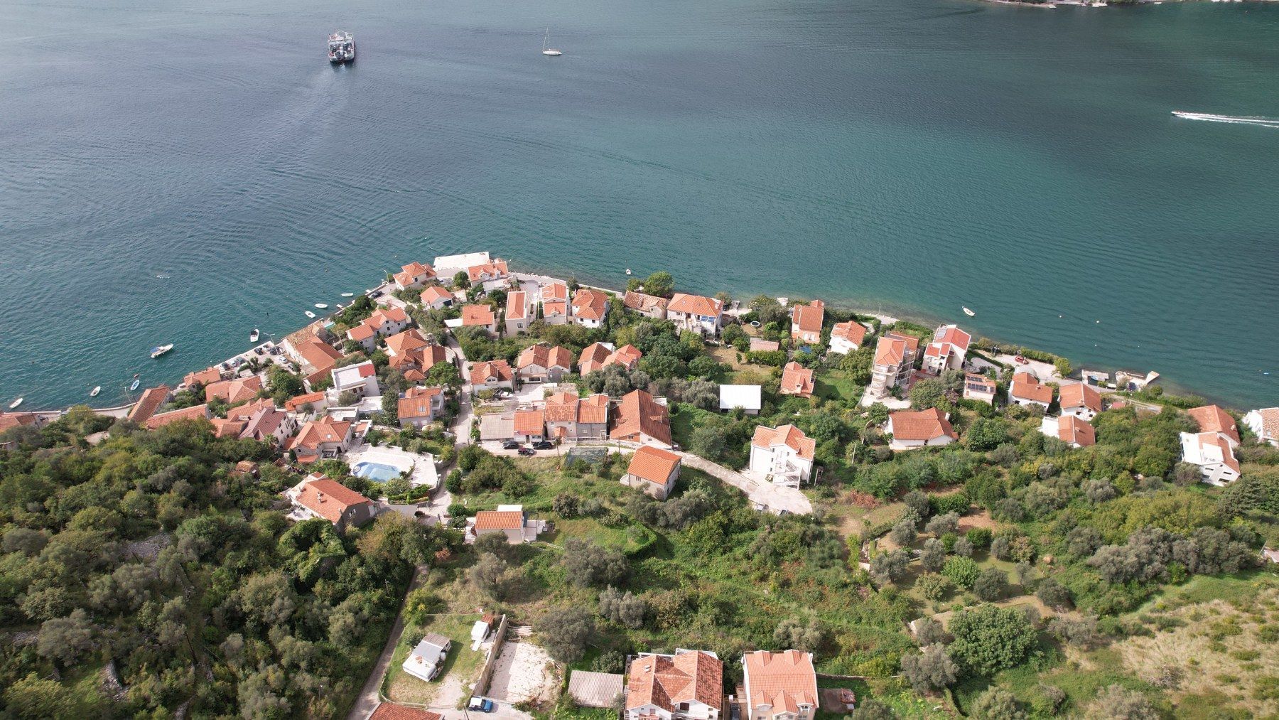 amforaproperty.com/Urbanizovan Plac 2145m² u Lepetanima, Tivat – 150m od Mora,Odlicna Investicija