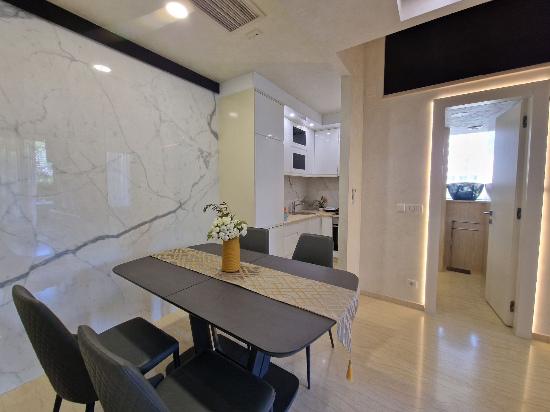 amforaproperty.com/Jednosoban luksuzan apartman za izdavanje u Royal Gardens, Budva