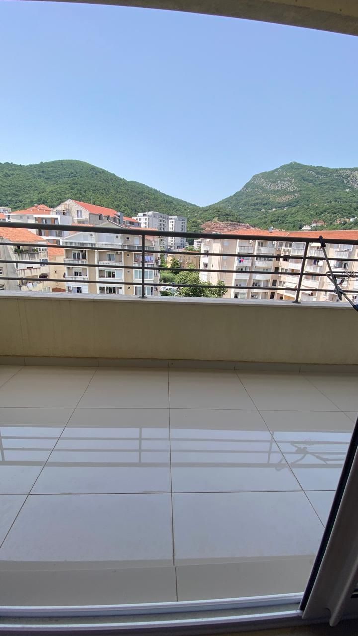 amforaproperty.com/Izdaje se dvosoban, potpuno namešten stan površine 92 m² u naselju Babilonija, Budva (na duzi period)