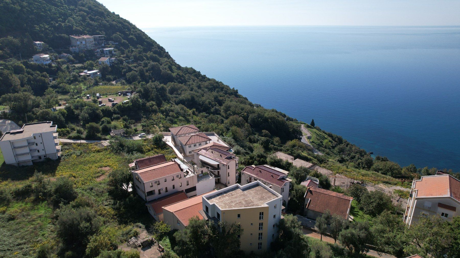 amforaproperty.com/PLAC 500M2 SA POGLEDOM NA MORE U PRIJEVORU, BUDVA