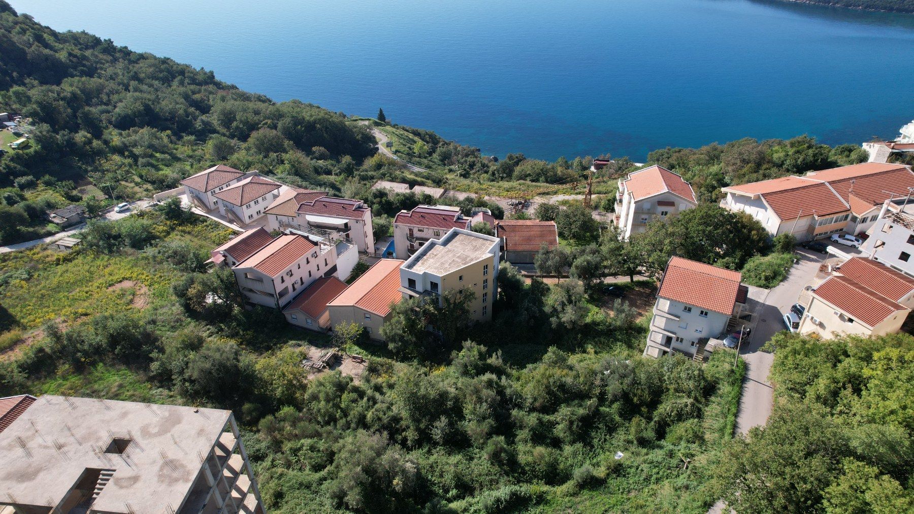 amforaproperty.com/PLAC 500M2 SA POGLEDOM NA MORE U PRIJEVORU, BUDVA