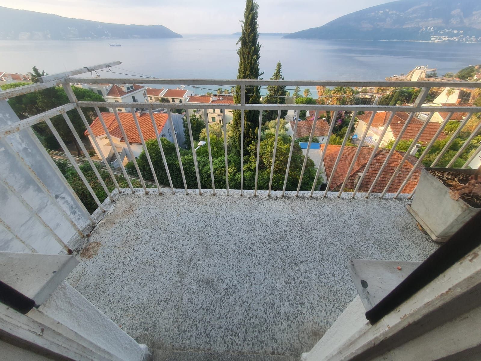 amforaproperty.com/Trosoban stan 90m² sa pogledom na more - Herceg Novi, iznad Hotela Plaža