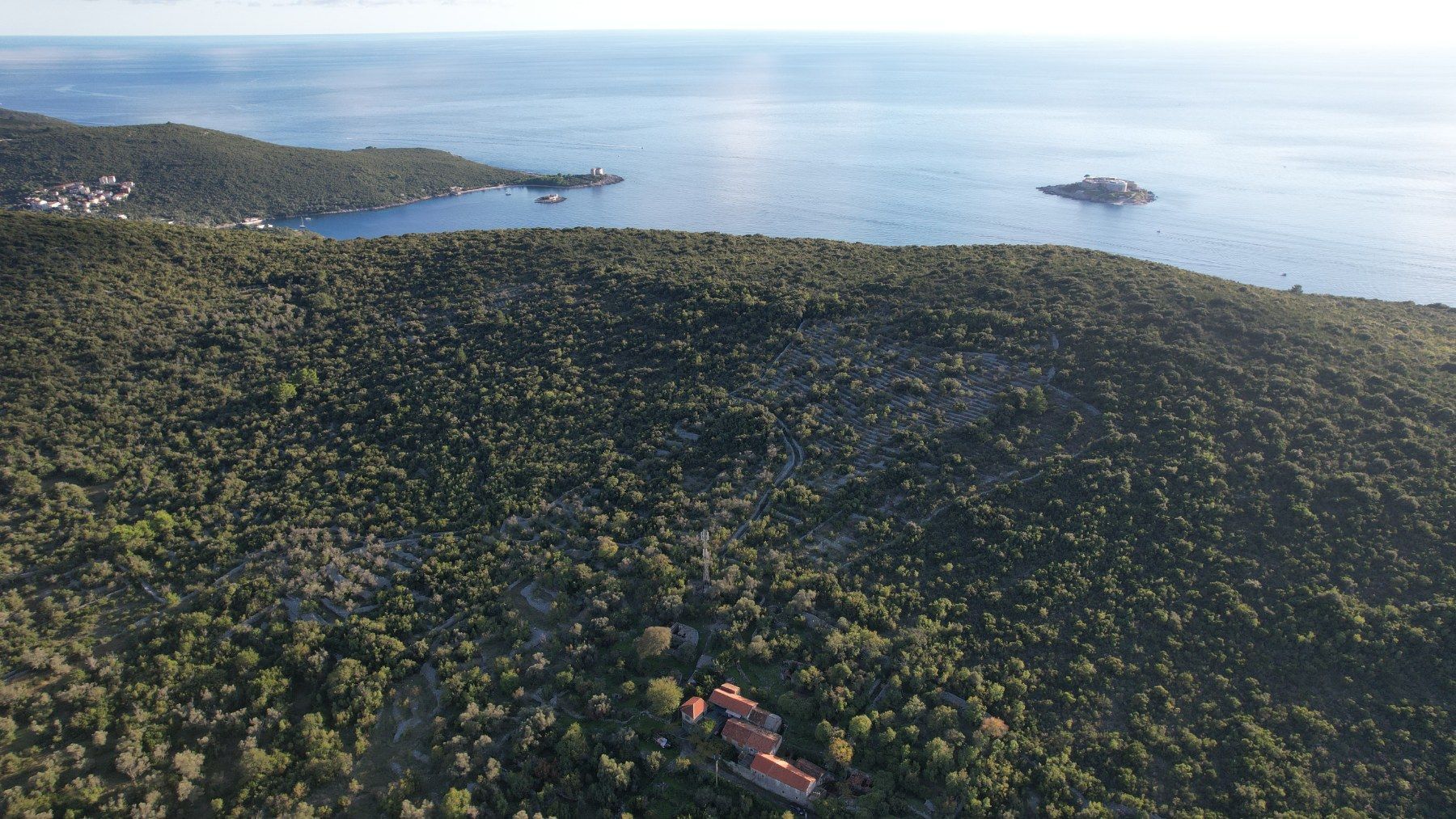 amforaproperty.com/Atraktivna parcela 4200m² na poluostrvu Luštica