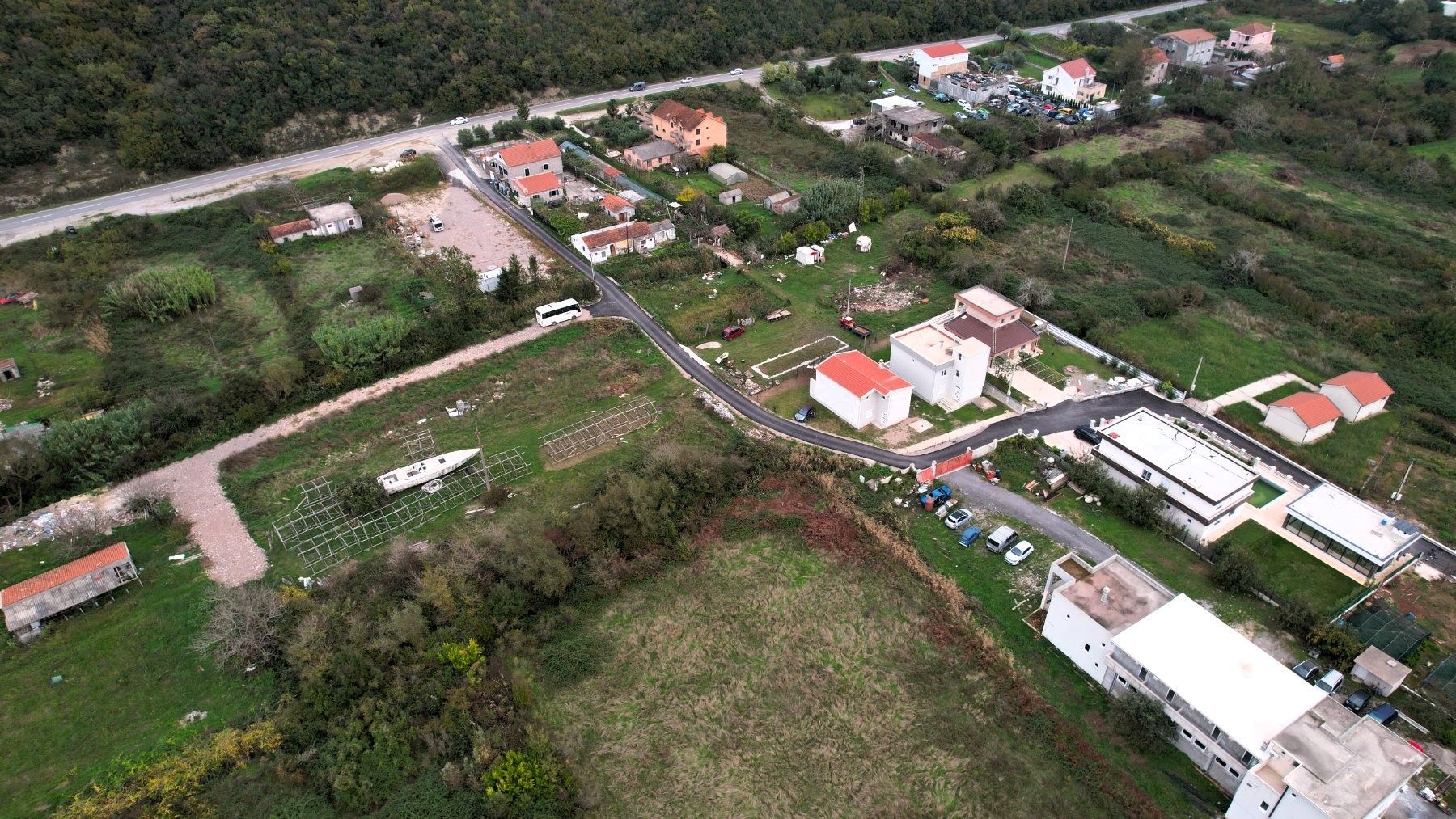 amforaproperty.com/Urbanizovan Plac 8.500m2 na Magistralnom Putu Budva-Tivat (Kovačko Polje)