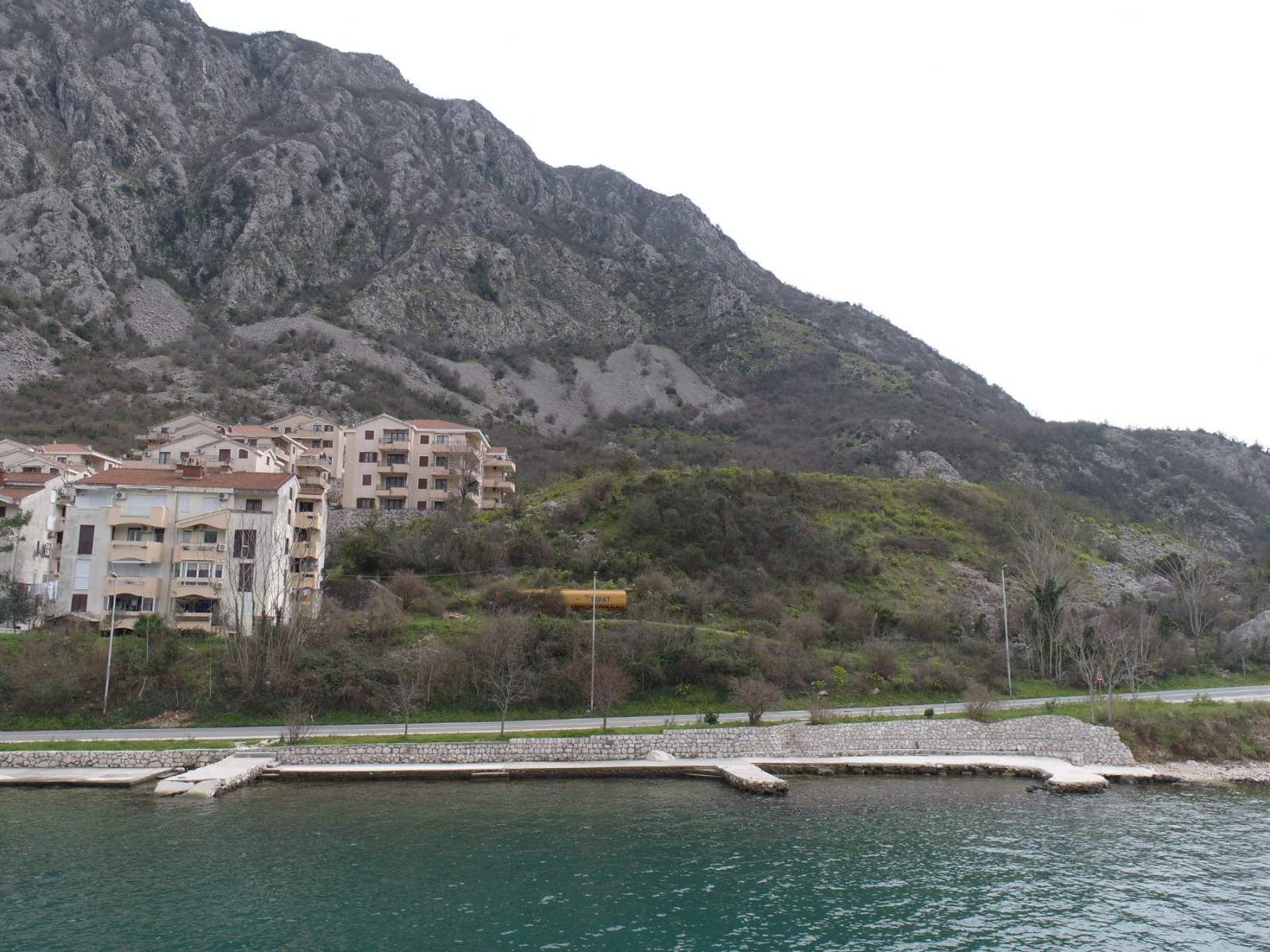 amforaproperty.com/Ekskluzivna Ponuda-Atraktivan Plac 2.200m2 na Prvoj Liniji do Mora u Risnu, Kotor