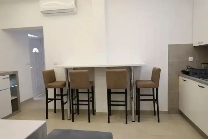 amforaproperty.com/Izdaje se moderno opremljen jednosoban stan u Seljanovu, Tivat – Dostupno do maja 2024