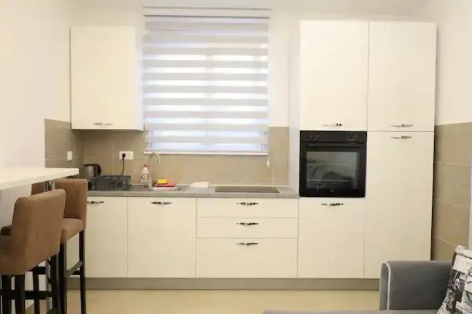 amforaproperty.com/Izdaje se moderno opremljen jednosoban stan u Seljanovu, Tivat – Dostupno do maja 2024