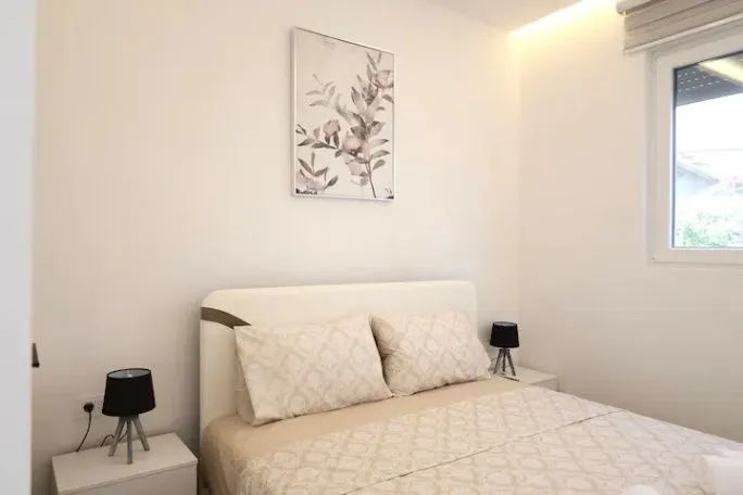 amforaproperty.com/Izdaje se moderno opremljen jednosoban stan u Seljanovu, Tivat – Dostupno do maja 2024
