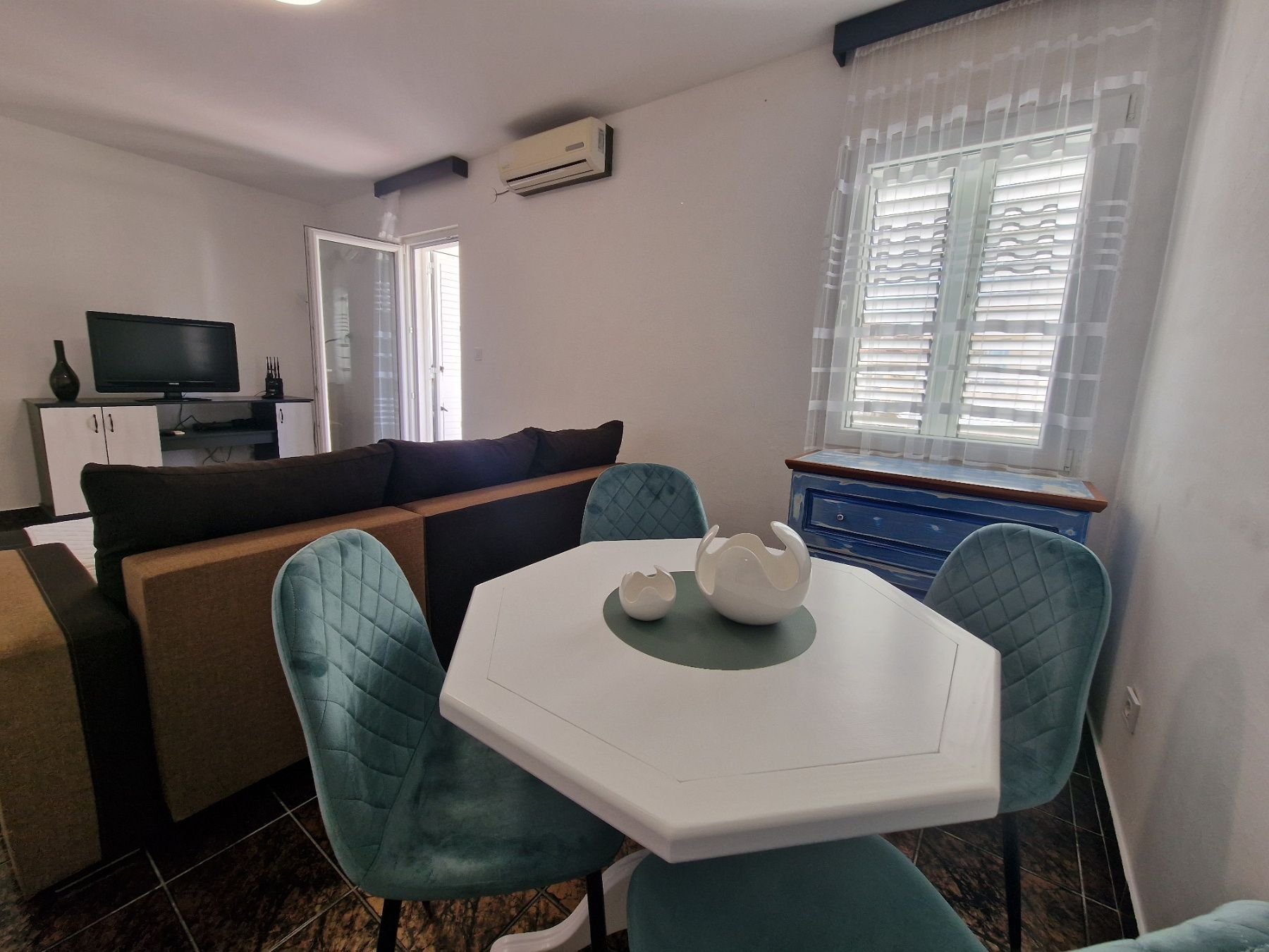 Namesten dvosoban stan, povrsine 56m2 u Becicima - Amfora Real Estate