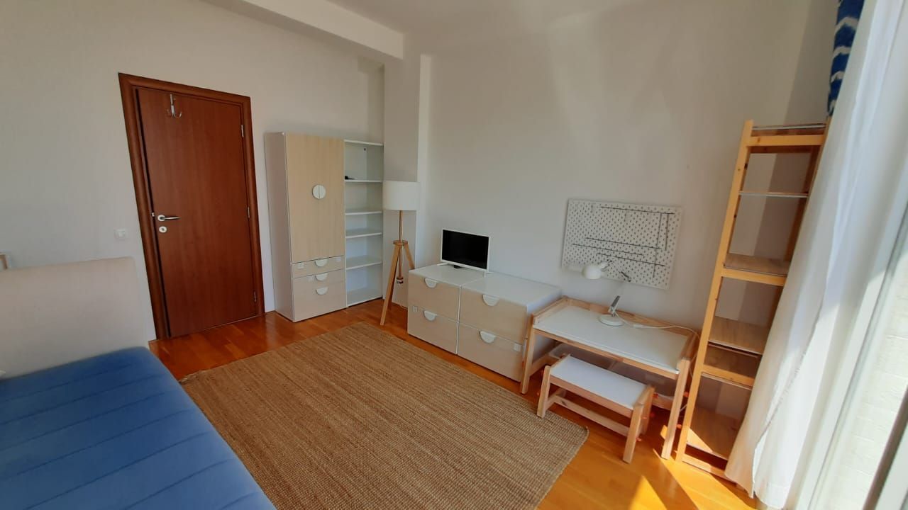 amforaproperty.com/Luksuzan trosoban stan od 173 m² sa terasom, panoramskim pogledom i parking mestom u Herceg Novom, Topla