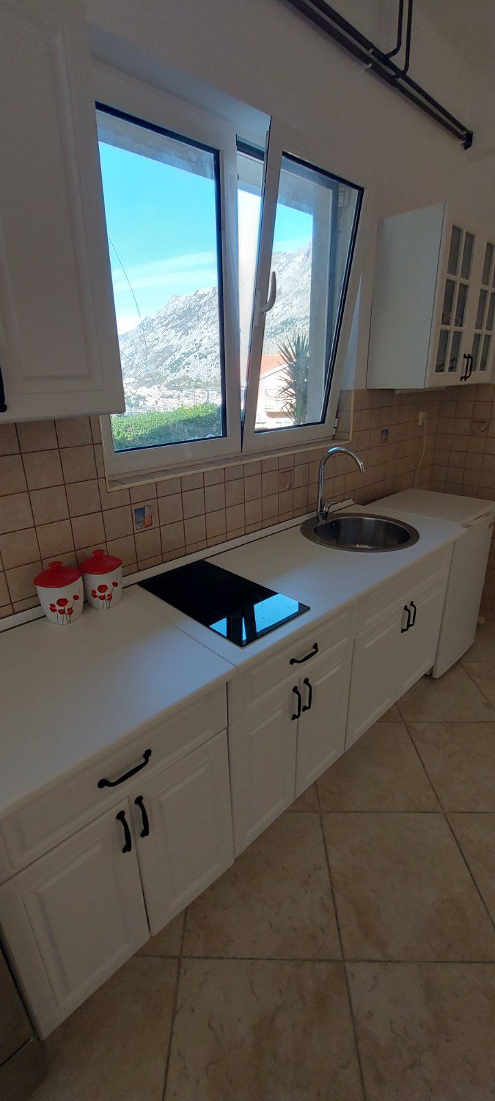 Garsonjera površine 35m² u naselju Škaljari, Kotor – izdavanje na duži period - Amfora Real Estate