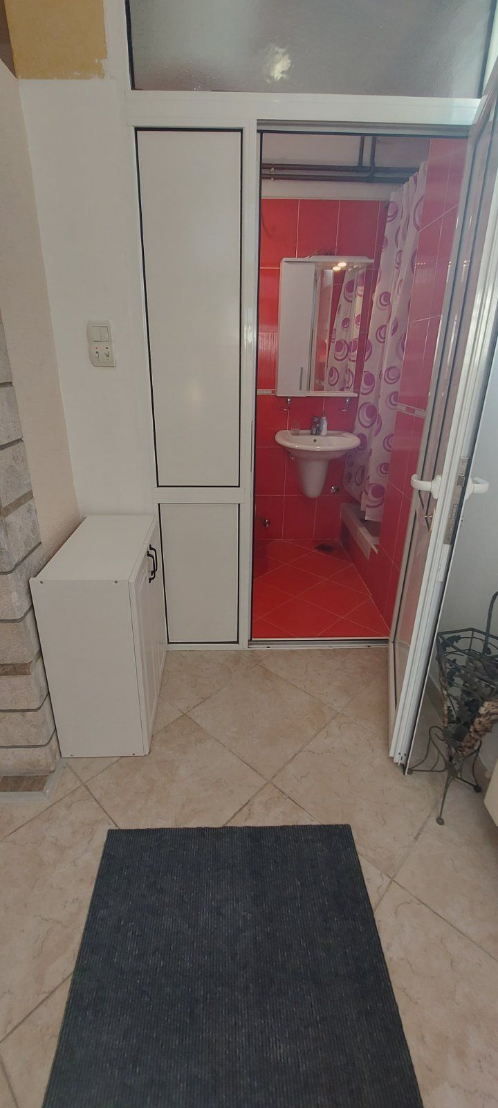 Garsonjera površine 35m² u naselju Škaljari, Kotor – izdavanje na duži period - Amfora Real Estate