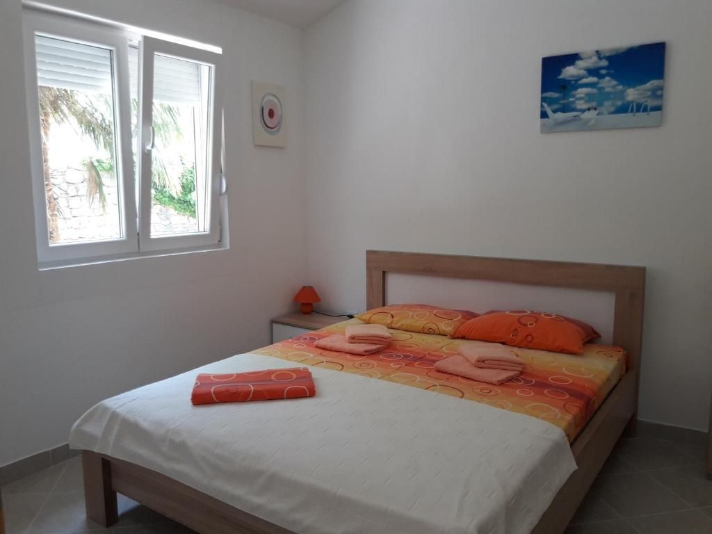 amforaproperty.com/Na prodaju kuća apartmanskog tipa 179 m² sa pogledom na more, Petrovac