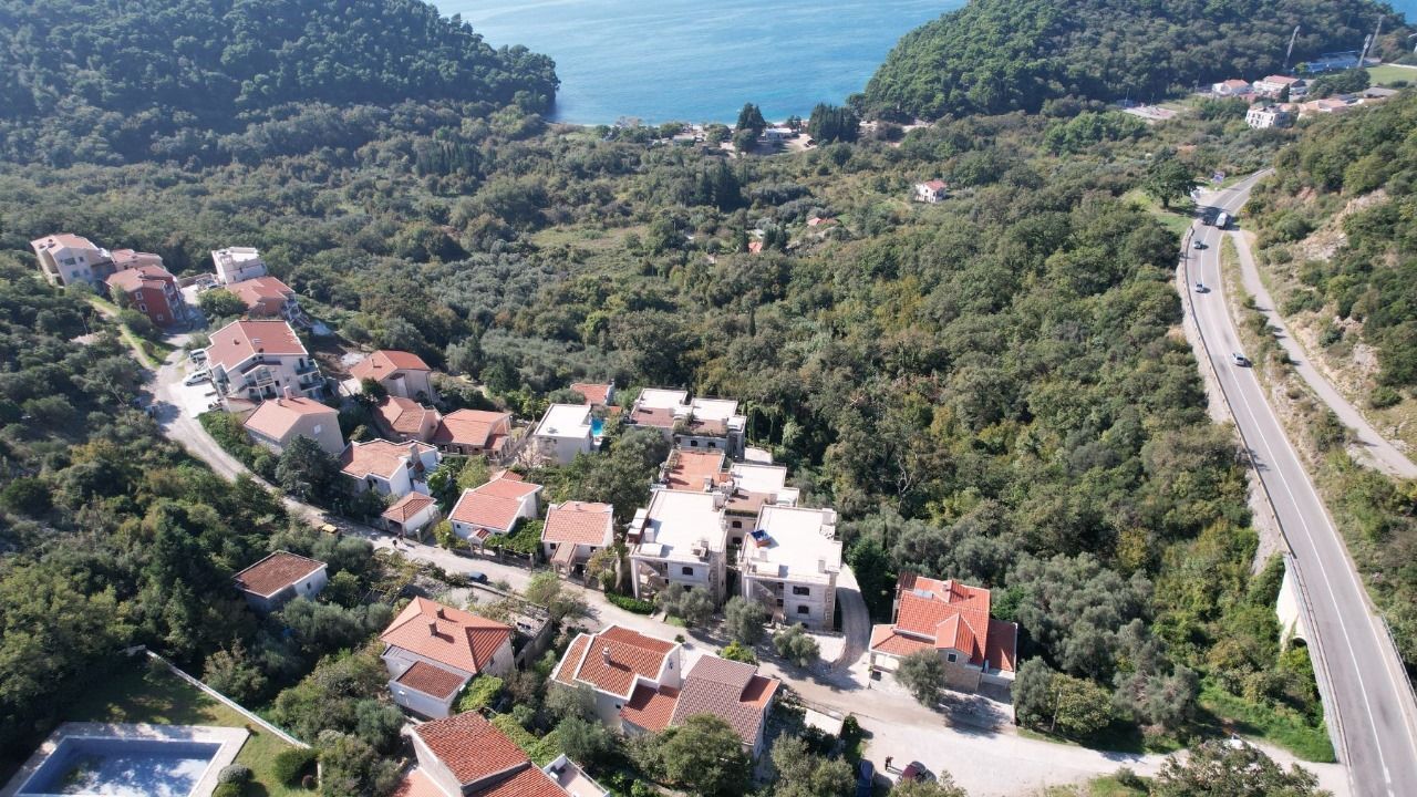 amforaproperty.com/Na prodaju kuća apartmanskog tipa 179 m² sa pogledom na more, Petrovac