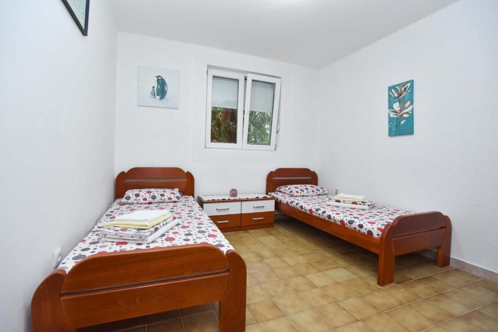 amforaproperty.com/Na prodaju kuća apartmanskog tipa 179 m² sa pogledom na more, Petrovac