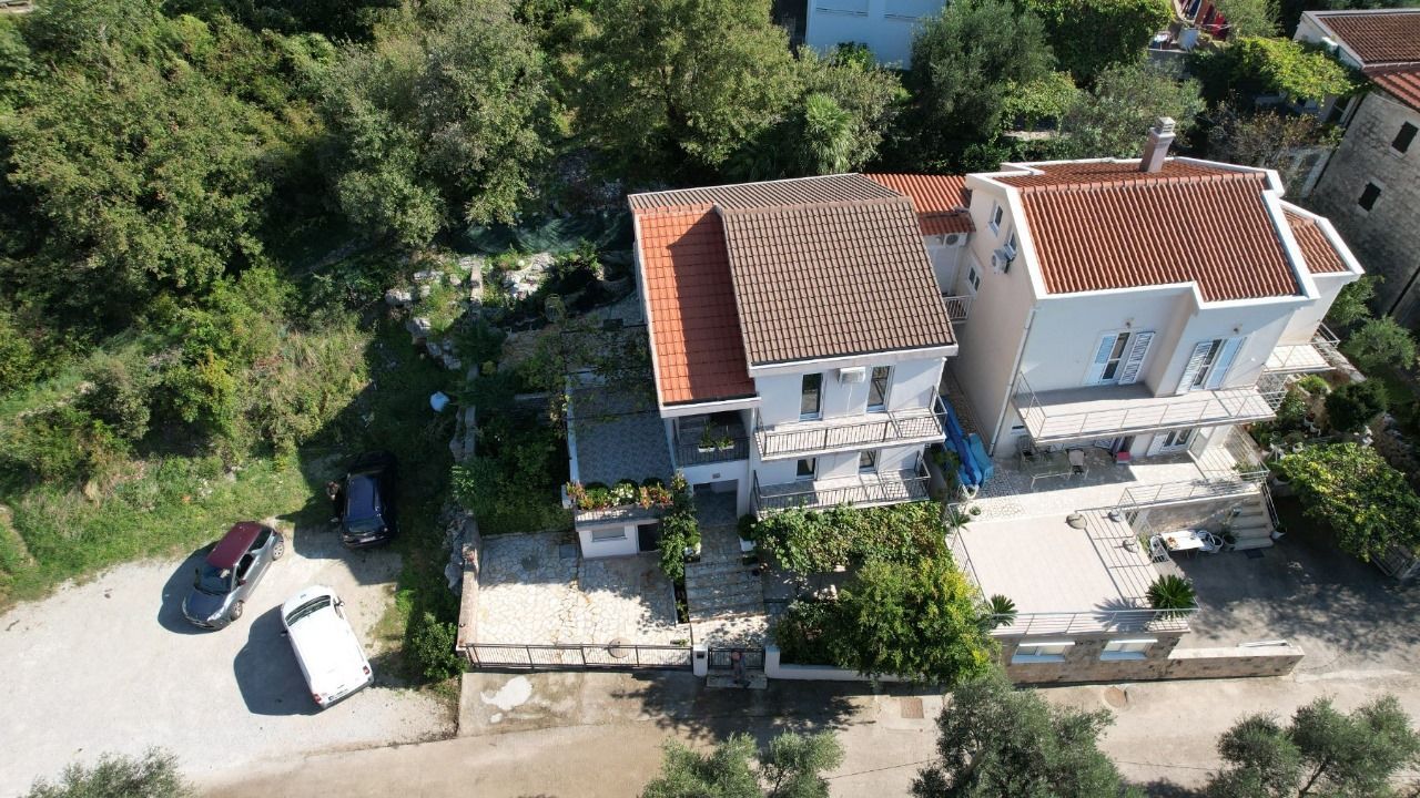 amforaproperty.com/Na prodaju kuća apartmanskog tipa 179 m² sa pogledom na more, Petrovac