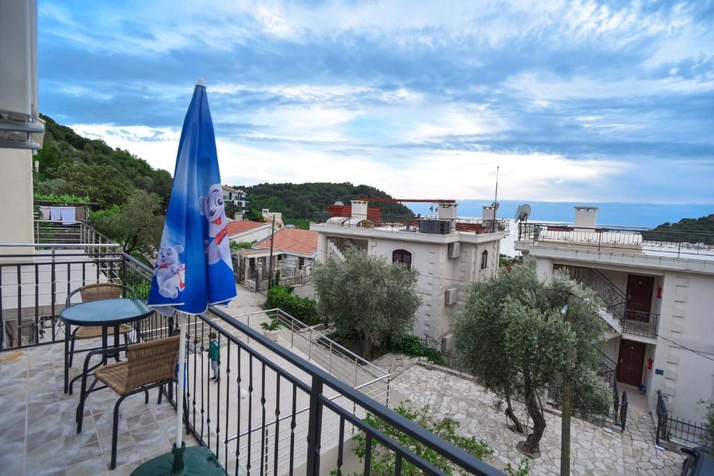 amforaproperty.com/Na prodaju kuća apartmanskog tipa 179 m² sa pogledom na more, Petrovac