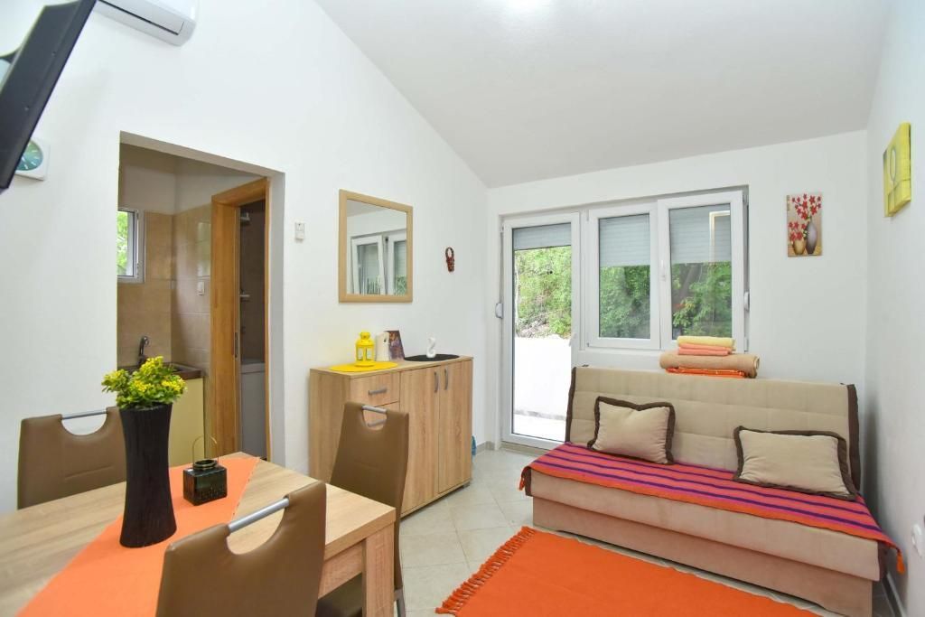 amforaproperty.com/Na prodaju kuća apartmanskog tipa 179 m² sa pogledom na more, Petrovac