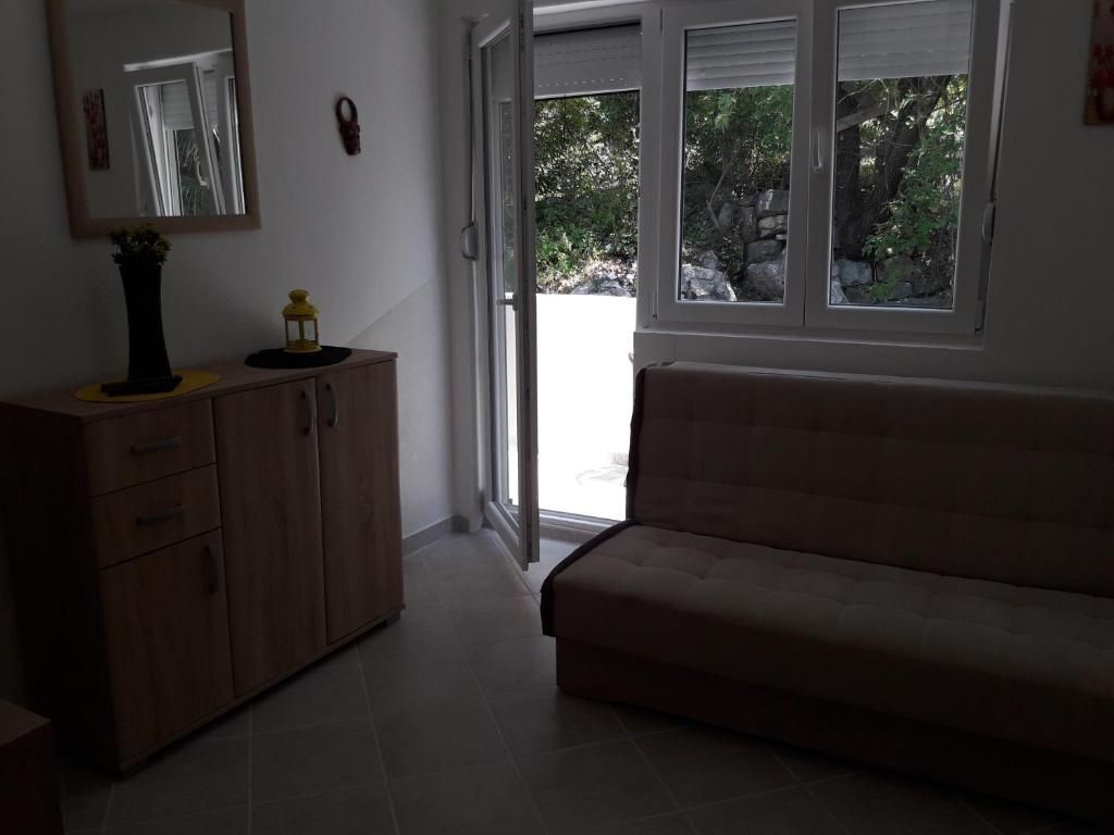 amforaproperty.com/Na prodaju kuća apartmanskog tipa 179 m² sa pogledom na more, Petrovac